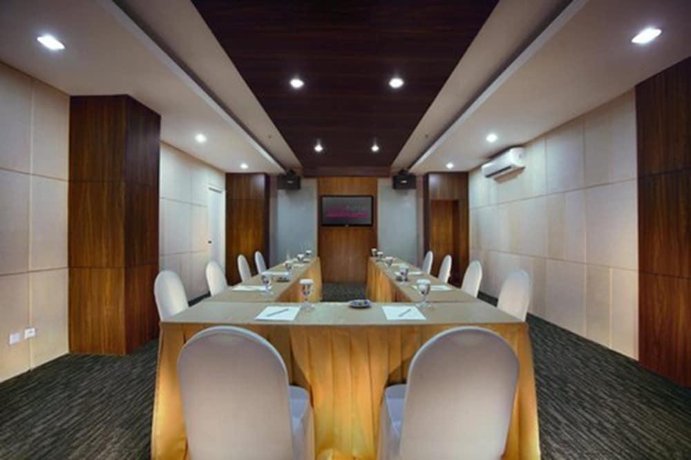 Favehotel Graha Agung Surabaya Esterno foto