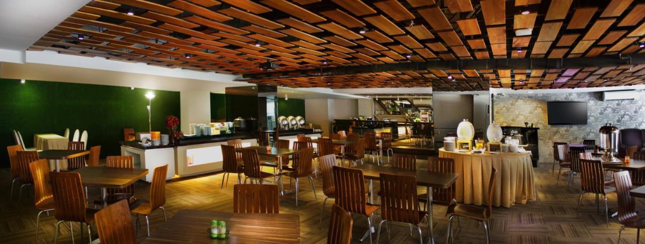 Favehotel Graha Agung Surabaya Esterno foto